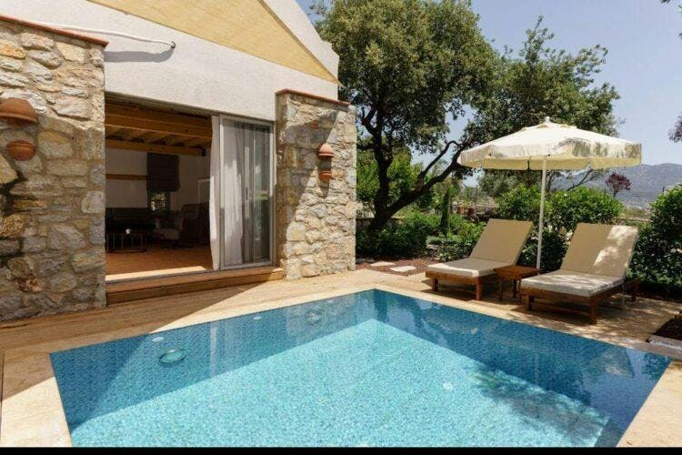villa housing building house pool water swimming pool